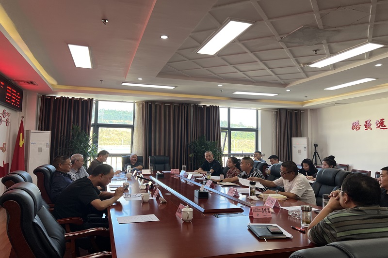 路橋集團(tuán)召開“共建三十載，同行筑路夢”座談會